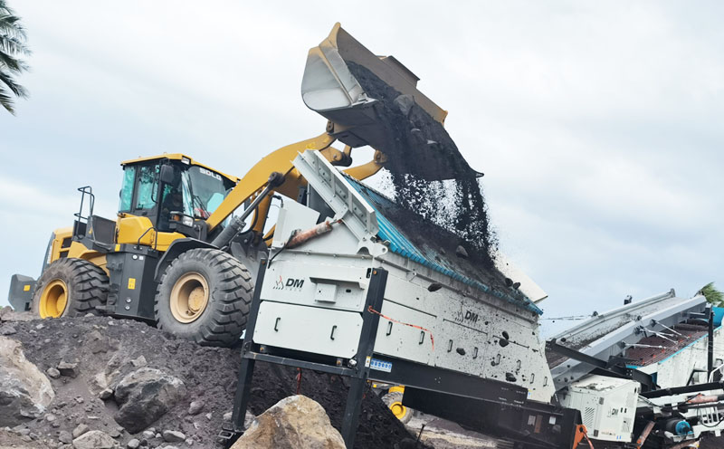 Why Is the Crawler-Type Mobile Crusher Preferred for Construction Waste Disposal?